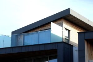 Vidrio templado vs. laminado: diferencias y usos