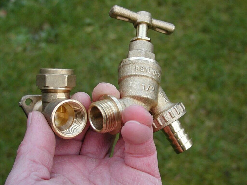 Instalación de tuberías de agua en Huelva
